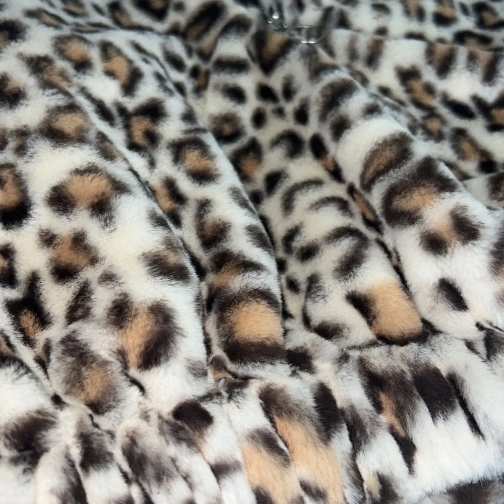 Fuzzy leopard pullover - Picture 2 of 4